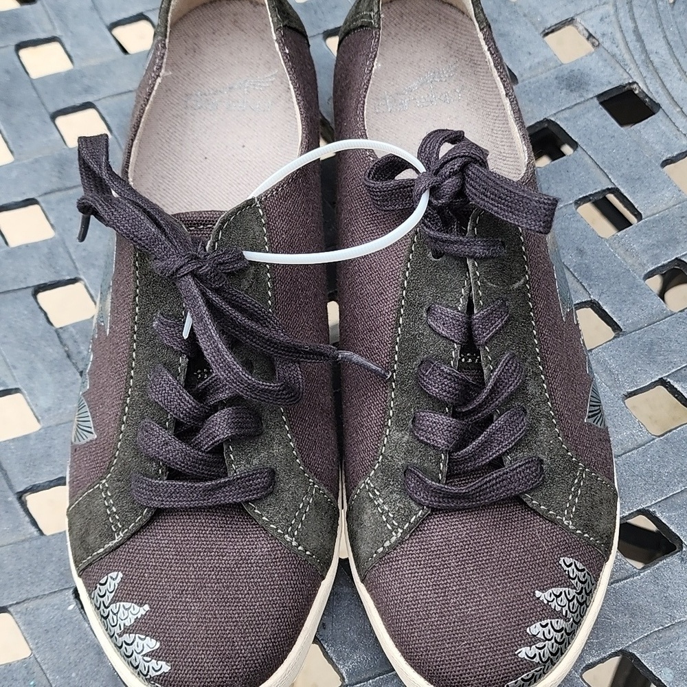Dansko Olisa black canvas sneaker with silver foil flower floral design size 37
